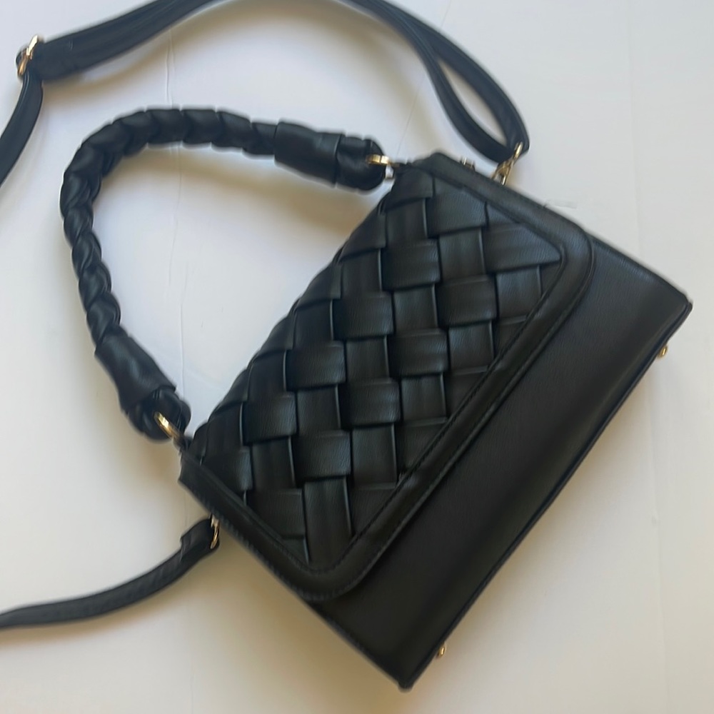 Black Adorable and Classy Handbag with Intricate handles